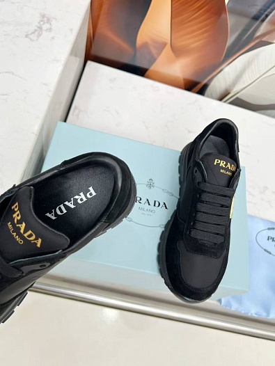 Женские комбинированные кроссовки Prada   