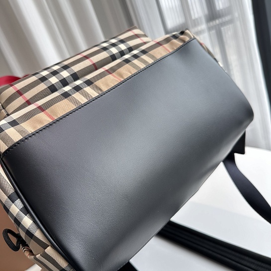 Нейлоновый рюкзак Burberry Vintage Premium 42.5x30.5x14.5 см