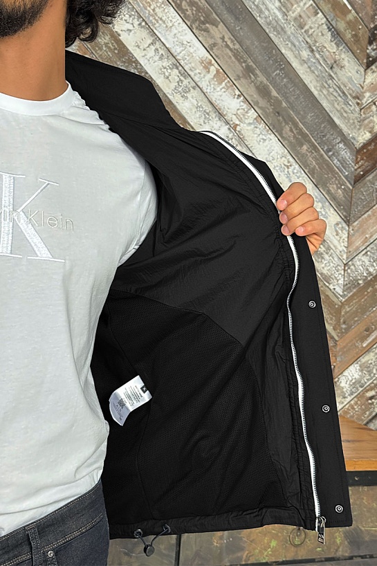 Мужская чёрная куртка Armani Exchange
