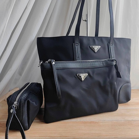 Нейлоновая сумка Prada чёрного цвета 35x25 см   