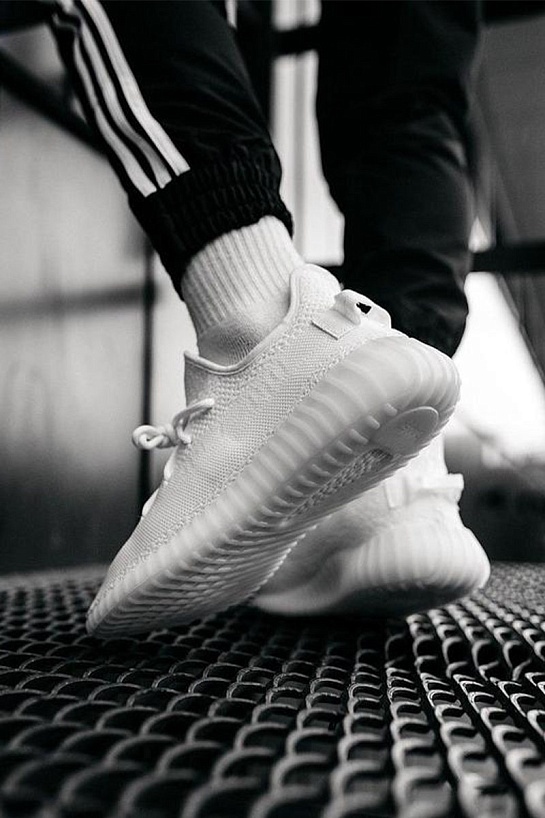 Кроссовки Adidas Yeezy Boost 350 V2 - Triple White Premium