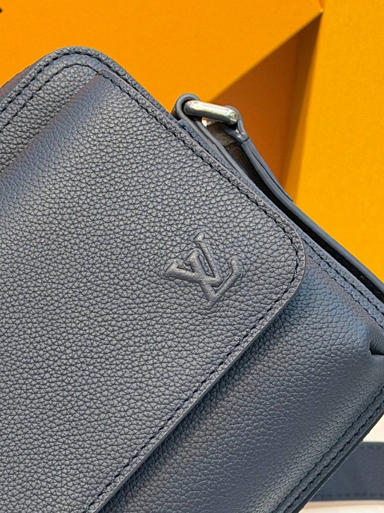 Кожаная сумка Louis Vuitton Boarding Messenger premium 24x18x9 см