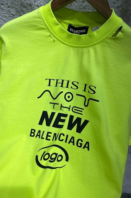 Чёрная оверсайз футболка Balenciaga с рваной отделкой