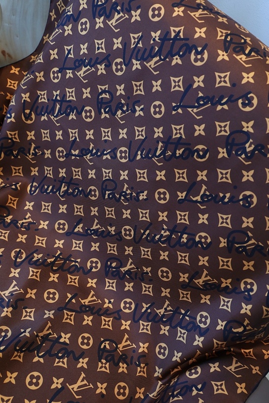Платок Louis Vuitton LV Script Square premium 89x88 см