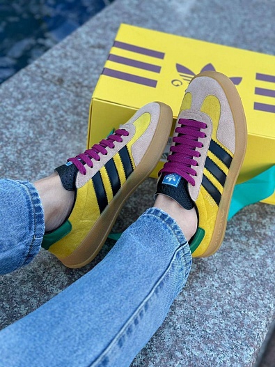 Женские кроссовки Gucci x Adidas Gazelle Collaboration - Beige   