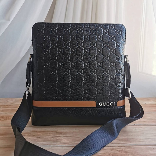 Кожаная чёрная сумка-планшет Gucci 28x26 см