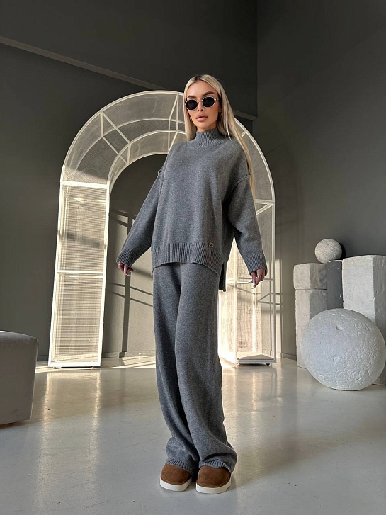 Женский серый костюм Loro Piana Premium