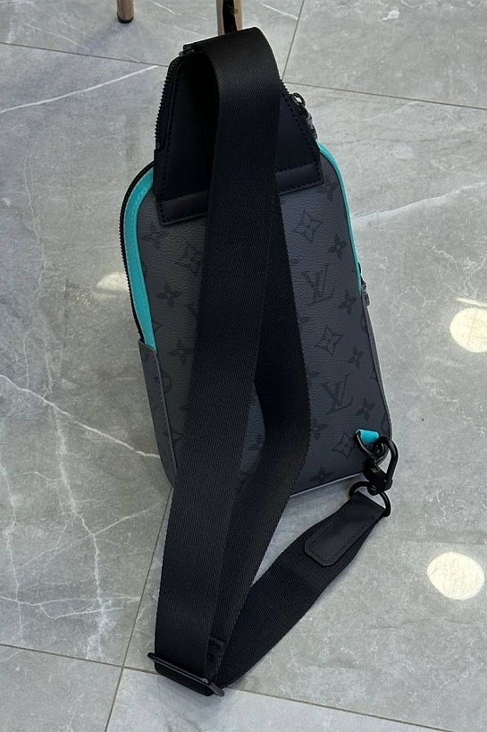 Кожаная сумка Louis Vuitton Avenue Sling Monogram Eclipse Reverse 25x14 см