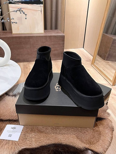 Женские ботинки с мехомм UGG Deeper - Black
