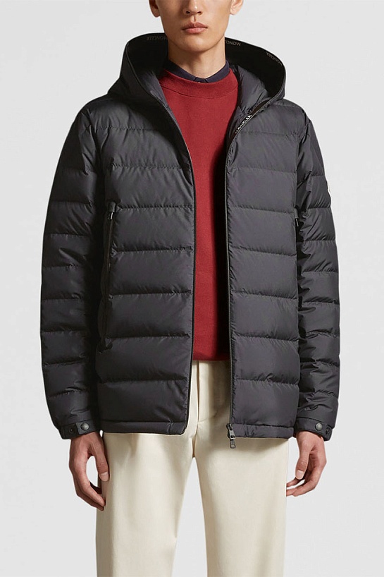 Мужской чёрный пуховик Moncler Chambeyron