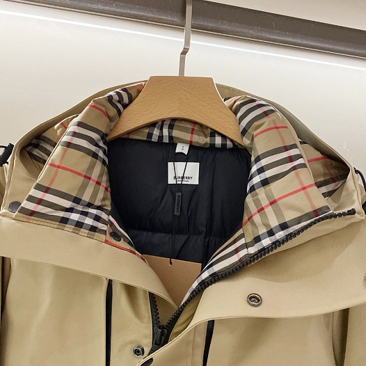 Бежевый пуховик Burberry London England logo-patch   