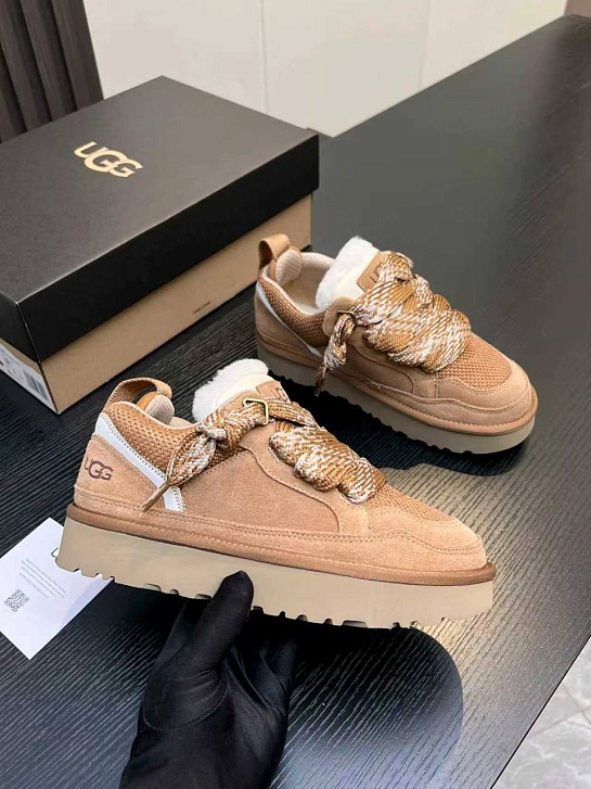 Женские замшевые ботинки UGG Lowmel