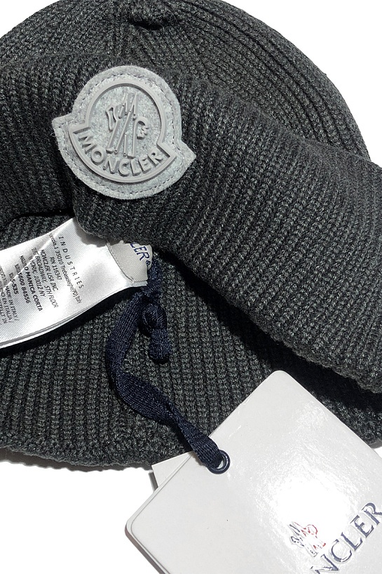 Мужская брендовая шапка Moncler тёмно-серого цвета