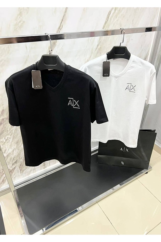 Футболка белого цвета Armani Exchange V-neck