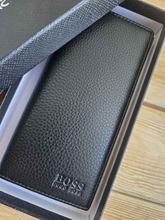 Кожаное чёрное портмоне Hugo Boss 18x9 см