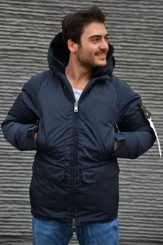 Утеплённая синяя парка Stone Island с патчем на плече
