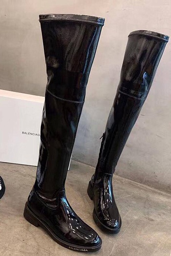 Женские глянцевые ботфорты Balenciaga чёрного цвета   
