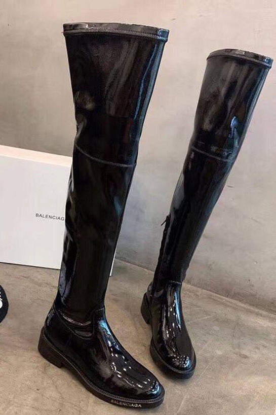 Женские глянцевые ботфорты Balenciaga чёрного цвета