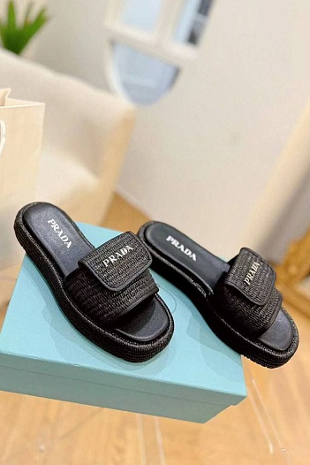 Женские шлёпанцы Prada чёрного цвета   