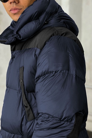 Удлинённый тёмно-синий пуховик Burberry Nylon logo-patch   