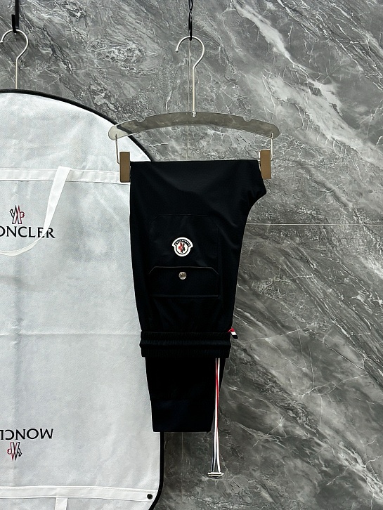 Мужские штаны чёрного цвета Moncler Premium