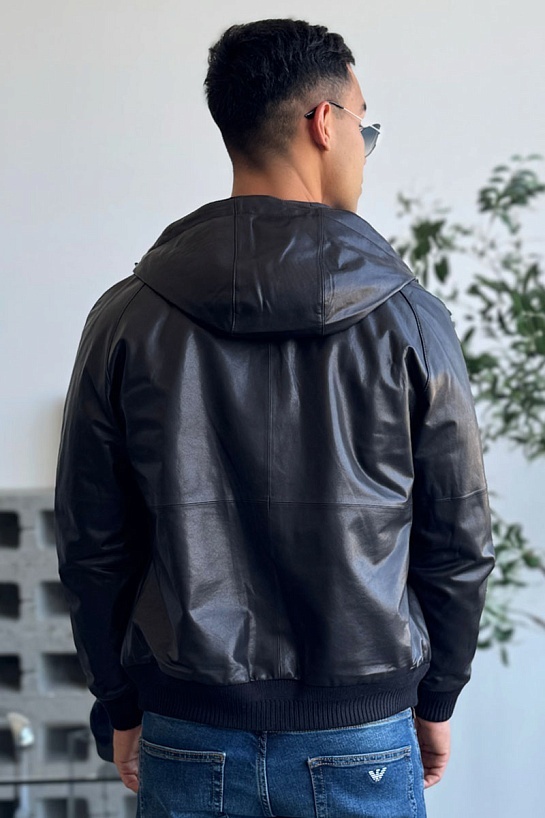 Кожаная куртка чёрного цвета Kiton Premium