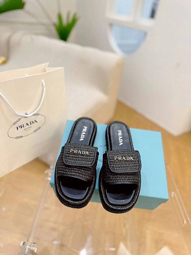 Женские шлёпанцы Prada чёрного цвета   