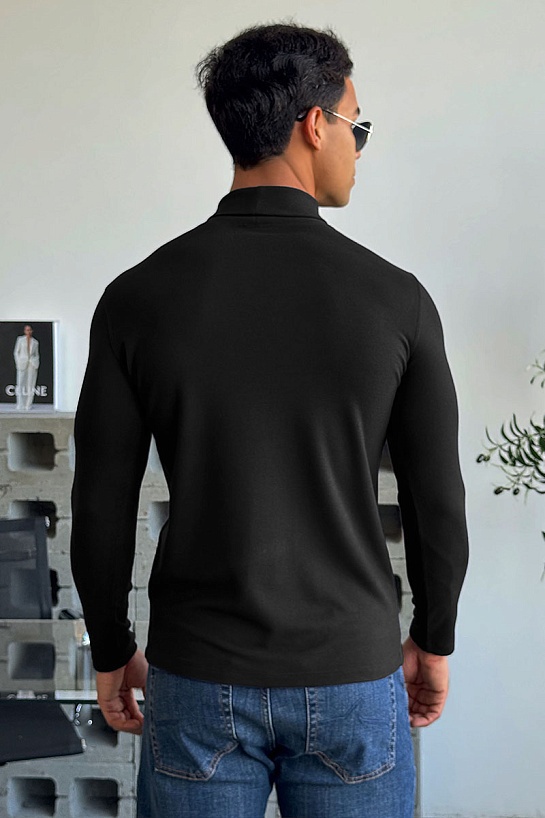 Утеплённая водолазка Moncler чёрного цвета