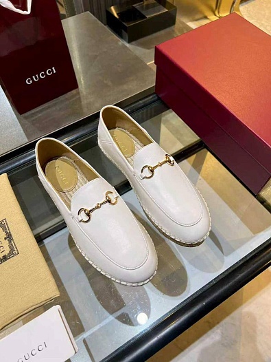 Женские кожаные лоферы Gucci GG Horsebit premium   