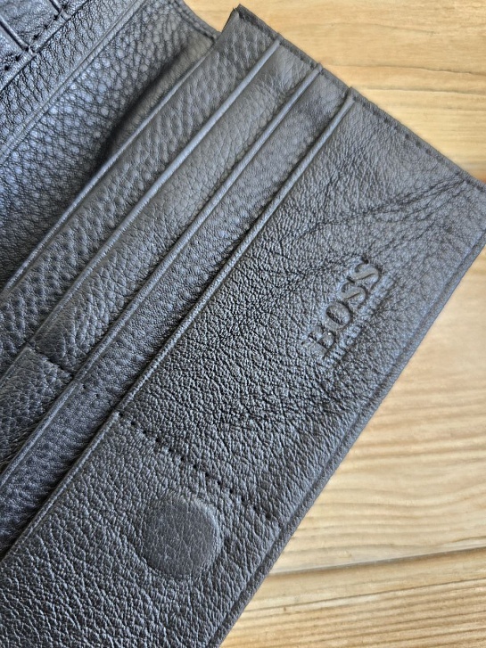 Кожаное чёрное портмоне Hugo Boss 18x9 см