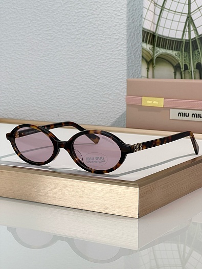 Солнцезащитные очки MIU MIU с леопардовой оправой   