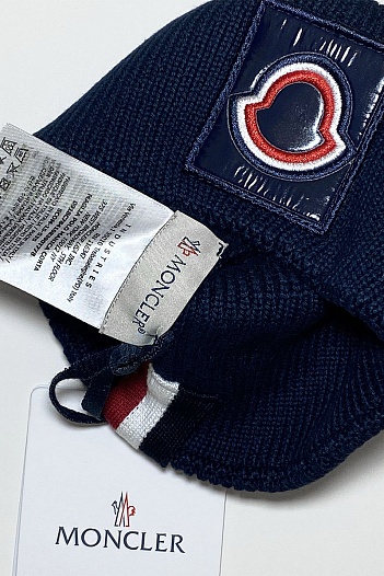 Брендовая шапка Moncler тёмно-синего цвета   
