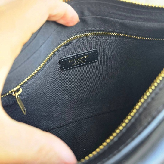 Женская чёрная кожаная сумка Yves Saint Laurent 29x18 см