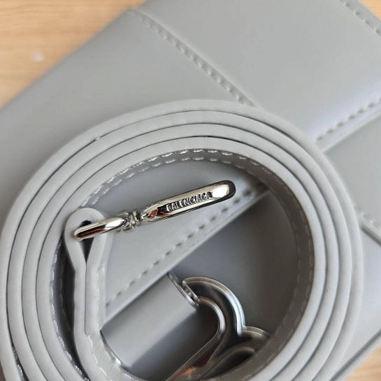 Кожаная сумка Balenciaga Hourglass 22x13 см