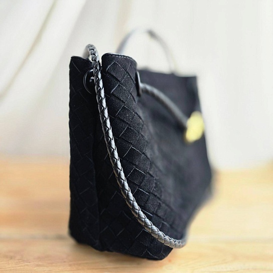 Замшевая чёрная сумка Bottega Veneta 30x23 см