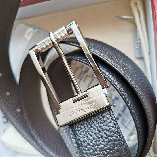 Кожаный ремень Salvatore Ferragamo (ширина 4 см, длина 100 / 105 см)