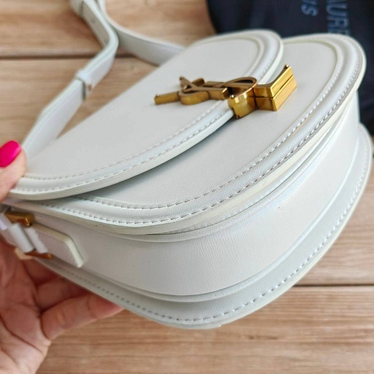 Кожаная сумка Yves Saint Laurent 19x17 см