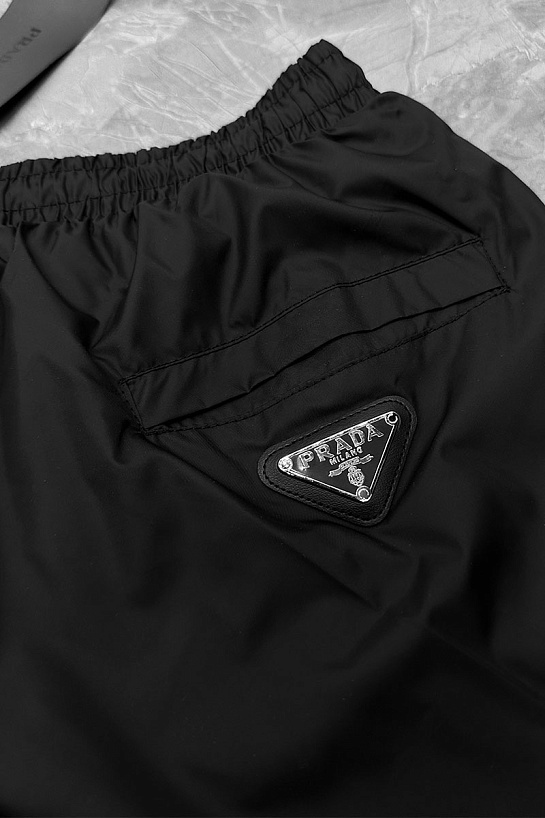 Чёрные шорты Prada logo-embroidered