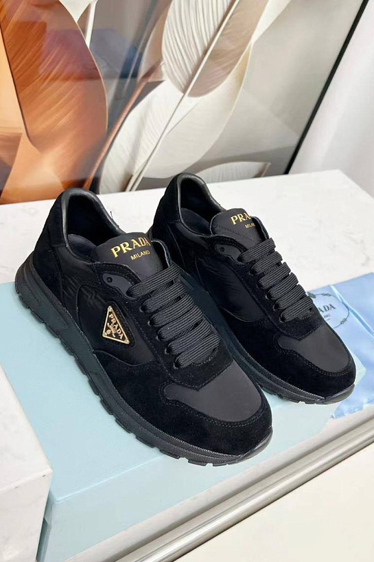 Женские комбинированные кроссовки Prada