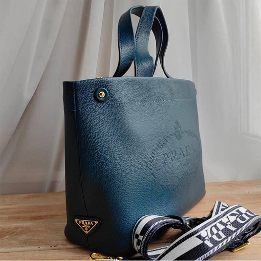 Кожаная сумка Prada 31x25 см   