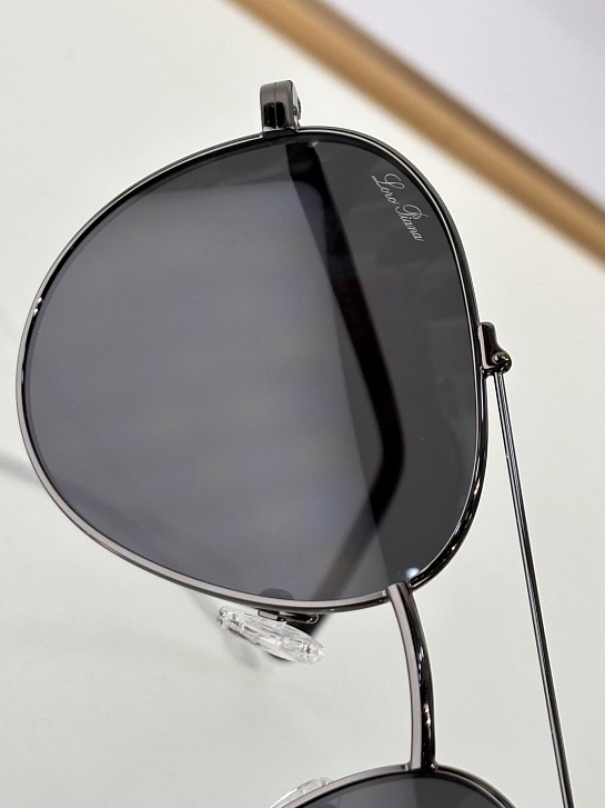 Солнцезащитные очки  Loro Piana