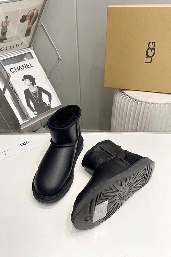 Мужские чёрные ботинки UGG Classic   