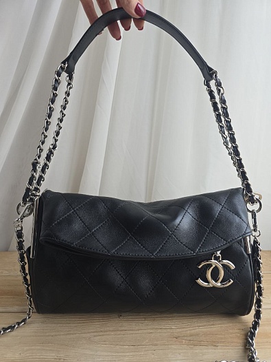 Кожаная сумка Chanel Ultimate Soft 30x19   