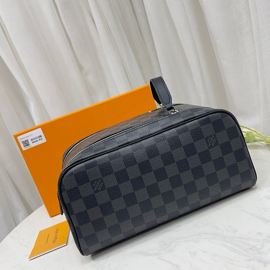 Кожаный несессер Louis Vuitton Dopp Kit Premium 28x15x16.5 см