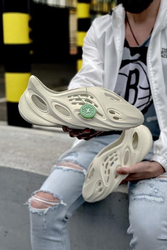 Кроссовки Adidas Yeezy Foam RNNR MXT "Sand"