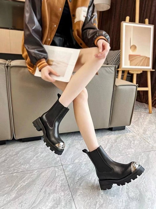 Женские чёрные кожаные ботинки Balenciaga