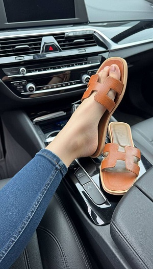 Женские кожаные шлёпанцы Hermes Oran   