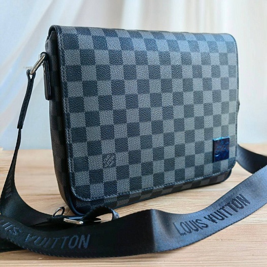 Кожаная сумка Louis Vuitton District PM 26x22 см   