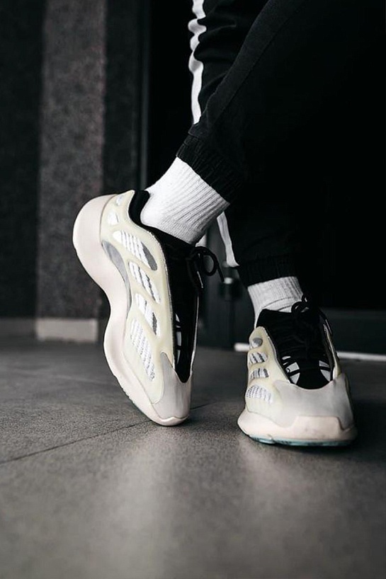 Кроссовки Adidas Yeezy Boost 700 V3 "Azael"