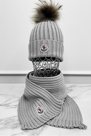 Комплект из шапки и шарфа серого цвета Moncler logo-patch   